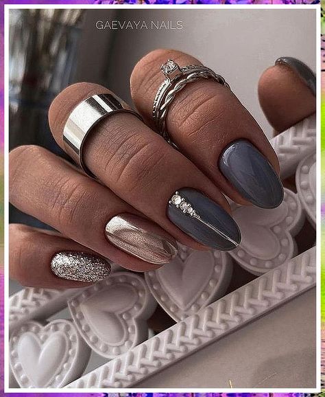 Christmas Nails 2022 - HurryDon't miss out these fantastic items. Holiday Dipped Nails, Christmas Nails 2022, Subtle Nail Art, Grey Nail Designs, Amazon Beauty, Pink Manicure, Trending Ideas, Diy Acrylic Nails, Subtle Nails