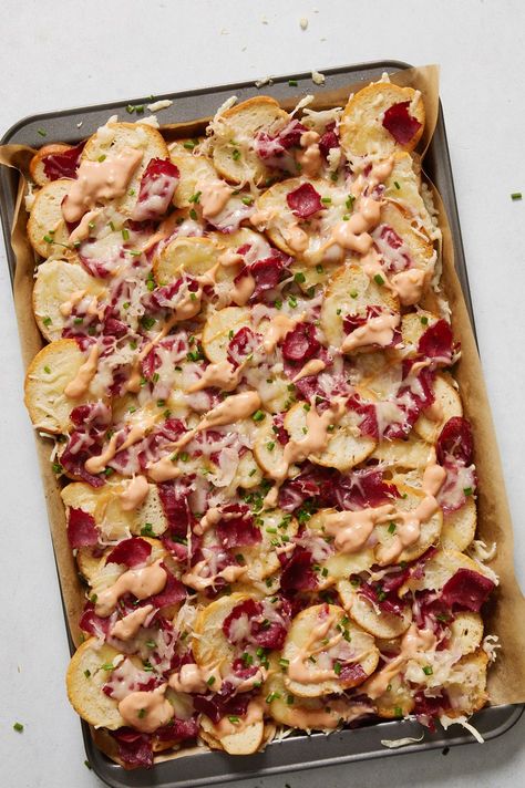 Reuben Nachos Reuben Nachos, Smoked Corned Beef, Reuben Recipe, Beer Cheese Recipe, Reuben Sandwich Classic, Beef Nachos, Creamy Mashed Cauliflower, Boiled Dinner, Irish Recipes Traditional