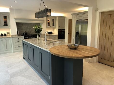 Rounded Kitchen Island With Seating, Kitchen Island Rounded Corners, Rounded Kitchen Island, Kitchen Island Extension, Curved Worktop, Rounded Kitchen, Round Kitchen Island, Curved Kitchen Island, Curved Kitchen