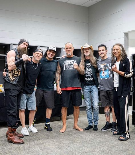 Pantera + Metallica 🤘 #M72EastRutherford © Ross Halfin Photography Charlie Benante, Rex Brown, Ross Halfin, Phil Anselmo, Metal Musicians, Lars Ulrich, Robert Trujillo, Zakk Wylde, Kirk Hammett