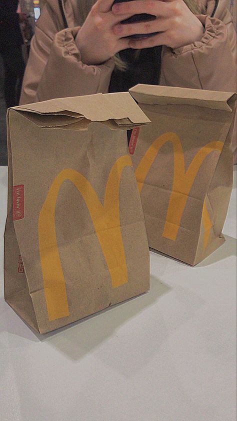 #aestcetic #mcdonalds Mcdonalds Bag, Mcdonalds Aesthetic, Branding Moodboard, Paper Lunch Bags, Food Branding, Bags Aesthetic, Brown Bags, Digital Diary, Large Bag