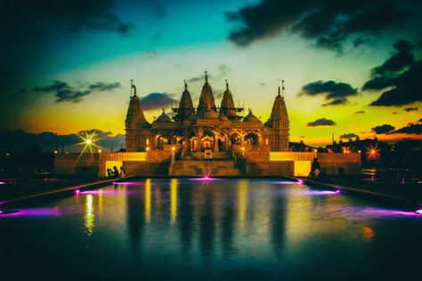 The mandir, which took 28 months to complete, consists of over 33,000 pieces of hand-carved Italian marble and Turkish limestone. Texas Attractions, Travel Favorites, San Antonio River, Texas Places, Texas Vacations, Texas Country, Youth Activities, Hidden Places, Hindu Temple