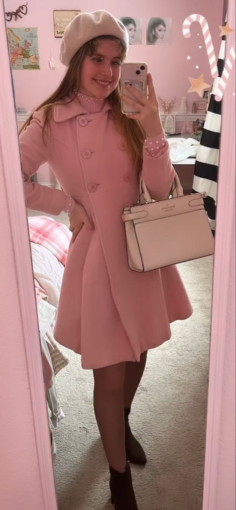 Pink Coat Outfit Classy, Girly Fashion Classy, Pink Trench Coat Outfit, Pink Winter Fashion, Pink Coat Outfit Winter, Girly Fashion Feminine, Office Baddie, Pink Winter Outfit, Pink Coat Outfit