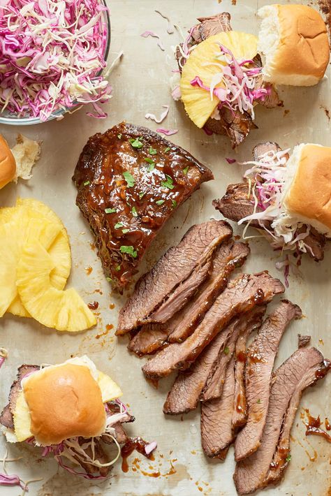 Pillowy-soft Hawaiian rolls piled high with slices of tender beef brisket and sweet pineapple, all topped with a crunchy, refreshing cabbage slaw. Hawaiian Brisket, Brisket Sandwiches, Multi Cooker Recipes, Slow Cooker Brisket, Recipe Slow Cooker, Brisket Sandwich, Hawaiian Rolls, Easy Slow Cooker Recipes, Crock Pot Slow Cooker