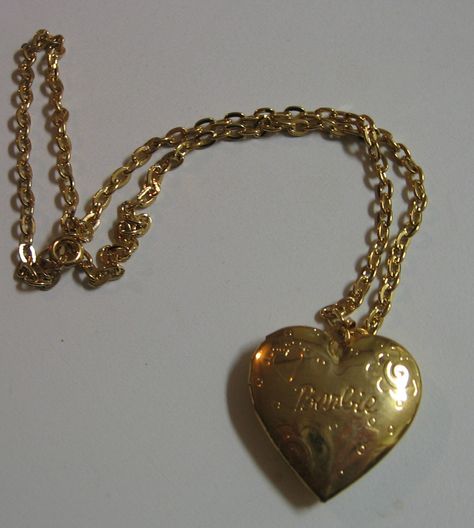 Vintage Barbie Doll Heart Locket Necklace Barbie Heart Necklace, Necklace Barbie, Barbie Necklace, Princess Charm School, Doll Necklace, Metal Ideas, Princess Charming, Princess Necklace, Barbie Stuff