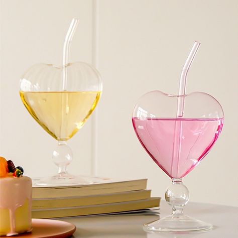 Glass With Straw, Wedding Glassware, Bar Mix, Juice Cup, Juice Glasses, Love Shape, Martini Glasses, Water Glass, Glass Straws