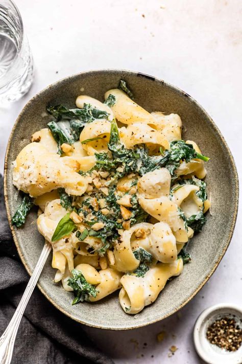 Kale Pasta Recipe, Creamy Kale, Kale Pasta, Aldi Recipes, Vegetarian Recipes Dinner Healthy, Garlic Parmesan Sauce, Vegetarian Pasta Recipes, Bacon Pasta, Kale Recipes