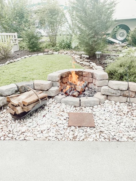 Bonfire Seating Ideas Diy, Campground Fire Pit, Diy Fire Pit Cinder Block, Diy Campfire Pit, Diy Bonfire Area, Tiny Fire Pit, Fire Pit In Hillside, Bonfire Area Ideas, Half Moon Fire Pit Area