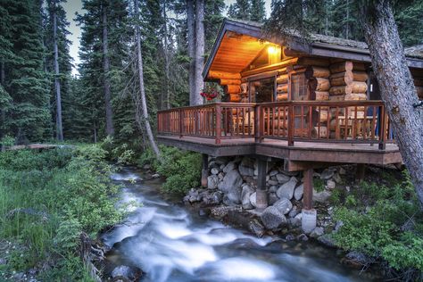 7 Romantic Guest Ranch Locations For The Perfect Western Honeymoon https://t.co/LBokBsaABC https://t.co/jDDULltLNB More: https://t.co/9m1JKh8md8 https://t.co/JT1rX9v6ZY Western Honeymoon, Honeymoon Ideas Romantic, Lounge Colours, Vacation Cabins, Small Cottage Designs, House Forest, River Resort, Honeymoon Cabin, Log Cabin Rustic