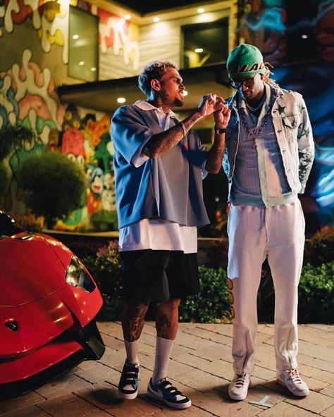 788 Likes, 1 Comments - SOMEWHERE STREAMING (@legendcmb) on Instagram: “#GOCRAZY 🐍🅱️🔥 📸; @connor.films @chrisbrownofficial #ChrisBrown #TeamBreezy #INDIGO #SlimeNB…” Chris Brown Summer Outfits, Chris Brown Fashion Outfits, Chris Brown Streetwear, Chris Brown Outfits 2022, Chris Brown House, Chris Brown Paparazzi, Chris Brown Tyga, Young Thug Album, Chris Brown Art