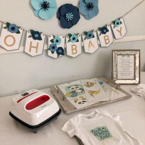 Diy Onesie, Onesie Decorating Station, Onesie Station, Onesie Party, Themed Baby Shower Ideas, Babby Shower, Onesie Decorating, Farm Baby Shower, Personalized Onesie