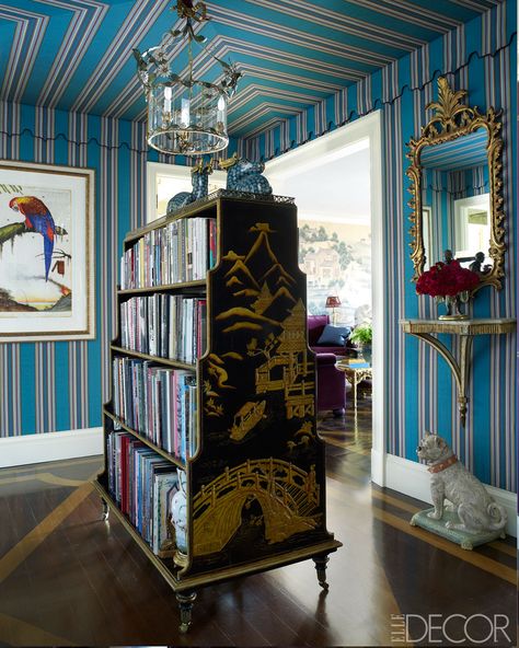 Alex Papachristidis's Manhattan Home - The walls and ceiling of the entrance hall are sheathed in a Lee Jofa linen, the print is by Walton Ford, and the tole light fixture is vintage; the bookcase is antique and the mirror is Italian. Chinoiserie Bookcase, Debut Decorations, Bookcase Decorating Ideas, Alex Papachristidis, Miami Chic, Tent Room, Unique Bookshelves, Apartment Entrance, Farmhouse Side Table