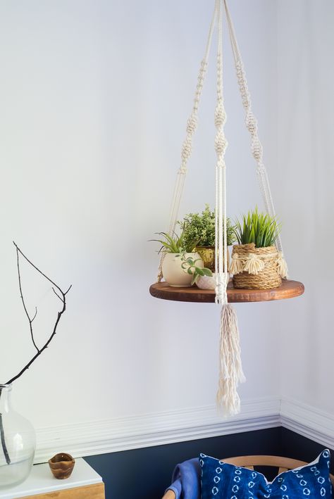 Macrame Floating Shelf, Macrame Hanging Shelf Tutorial, Macrame Hanging Shelf, Art Macramé, Macrame Shelf, Diy Simple, Macrame Plant Hanger Tutorial, Diy Hanging Shelves, Diy Macrame Plant Hanger