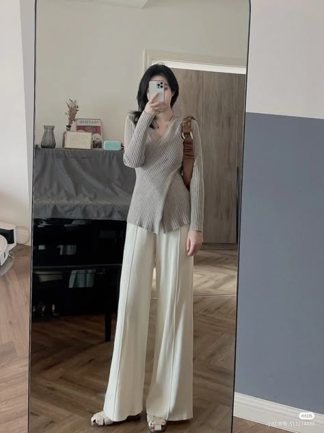 Muslimah Maternity Outfits, Korean Mom Outfits Casual, Summer Korean Outfits Street Styles, Korean Modest Fashion, Mode Turban, Stylish Maternity Outfits, Stylish Work Outfits, Easy Trendy Outfits, Modest Fashion Outfits