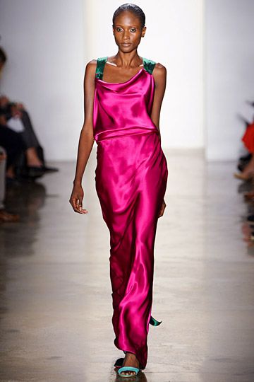 Fuscia Dress Style, Sophie Theallet, Dope Fashion, Eclectic Fashion, Velvet Fashion, Indian Designer Outfits, Day Outfit, Runway Show, Looks Style