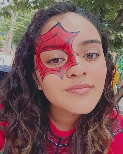 Spiderman Mask Face Paint, Spiderman Halloween Face Paint, Avengers Face Painting, Spider Man Face Makeup, Easy Spiderman Makeup, Spiderman Face Paint Easy, Spider Man Face Paint Easy, Face Painting Spiderman, Spiderman Halloween Makeup