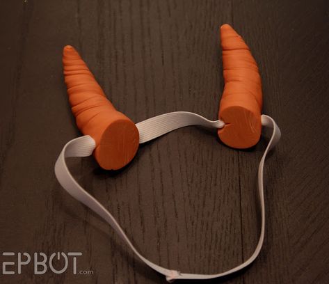 EPBOT: DIY Dragon Horns & Wings Diy Dragon Wings, Wings For Costume, Dragon Headband, Diy Dragon, Horns Headband, Dragon Horns, Easy Diy Costumes, Horn Headband, Dragon Costume