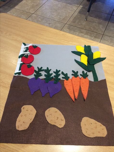 Felt veggie garden! My kiddos love it Carrot Activities For Toddlers, Vegetables Crafts For Kids Preschool, Vegetable Garden Craft, Vegetable Crafts Preschool, Vegetable Crafts, Garden Crafts For Kids, Kids Vegetables, Garden Activities, Farm Crafts