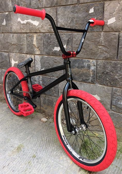 Bmx Bikes Custom, Bmx Drawing, Black Bmx Bike, Low Rider Bike Bicycles, Bmx Girl, Bmx 20, Gt Bmx, Bicycle Paint Job, Bmx Street