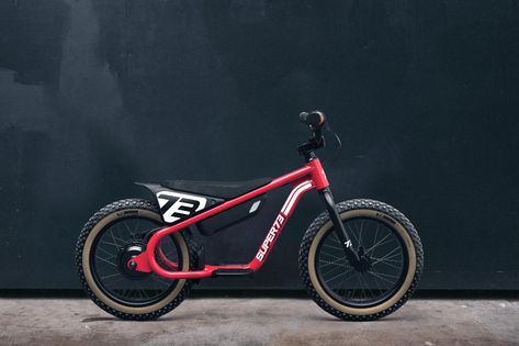 Super73 heads off-road with moto-inspired Adventure Series ebikes Eletric Bike, Bike Chopper, Mini Motorbike, Bmx Dirt, Gadget Tecnologici, Electric Bike Diy, Electric Bike Kits, Biking Diy, Motorised Bike