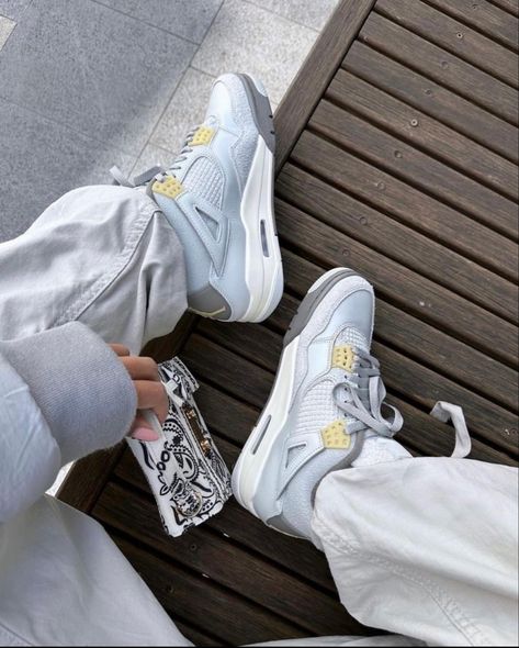 Craft Photon Dust Outfit, Jordan 4 Craft Outfit, Nike Sb White, Jordan 4 Craft, Balenciaga Adidas, Styling Jordans, Sneaker Website, Jordan 4’s, Best Basketball Shoes