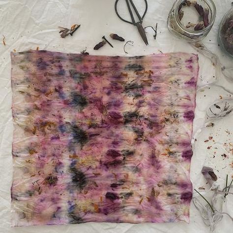 Bundle Dyeing With Flowers, Natural Fabric Dye Diy, Flower Dyeing, Bundle Dyeing, Eco Printing Tutorial, Flower Dye, Dye Projects, Kerchief Scarf, Stay Safe Everyone