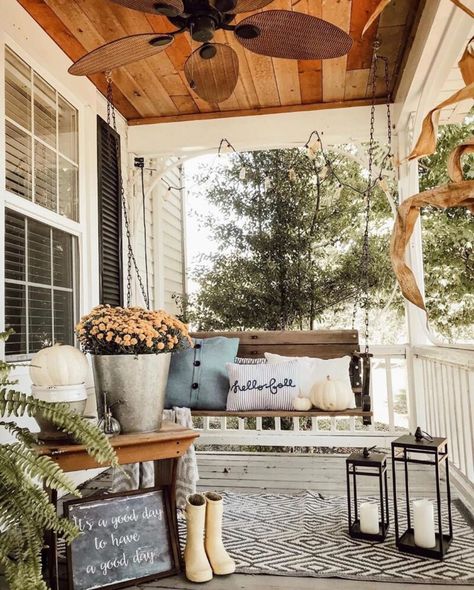 Fall Front Porch Decor Ideas, Fall Front Porch Ideas, Porch Design Ideas, Front Porch Design, Farmhouse Front Porches, Fall Front Porch Decor, Fall Bedroom, Fall Decor Ideas, Diy Outdoor Decor