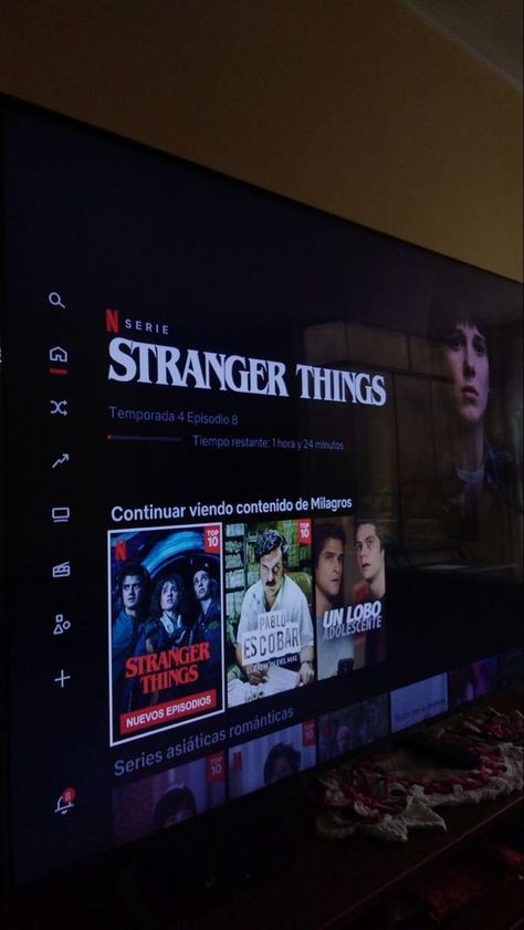 Watching Tv Shows Aesthetic, Tv Astethic, Watching Tv Snap, Netflix On Tv, Cinema At Home, Movie Night Photography, Demogorgon Stranger Things, Netflix Time, Apk Premium