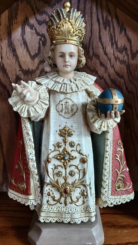 Sto Nino, Baby Jesus Statue, Sf Wallpaper, Christmas Pic, Childhood Images, Traditional Catholicism, Mary Pictures, Infant Of Prague, Infant Jesus