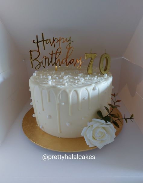 Birthday Cake Table Decorations, Gold And White Cake, Decor Tort, Simple Birthday Party, Wedding Anniversary Cakes, Simple Birthday, Gold Cake, Mini Cake, Brunch Party