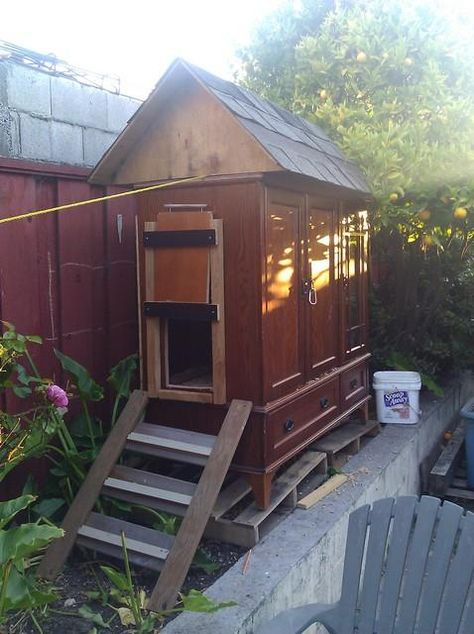 interesting-- this is an old hutch/ entertainment center turned into a coop Chicken Hutch Diy Hen House, Chicken Coop From Old Dresser, Silkie Chickens Coop, Chicken House Diy, Chicken Coop From Scrap Wood, Chicken Coop Plans For 8-10 Chickens, Urban Chicken Farming, Chicken Coop Decor, Third Coast Craftsman Chicken Coop