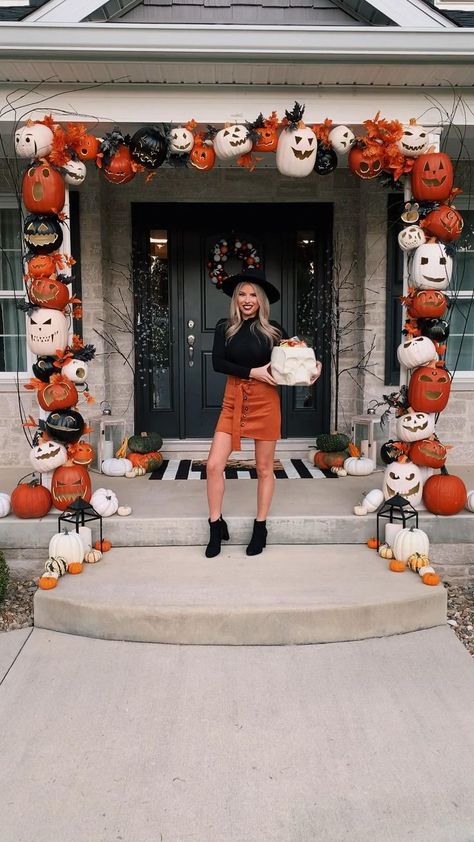 Halloween Porch: Pumpkin Arch! @macy.blackwell in 2022 | Halloween outdoor decorations, Halloween outside, Halloween porch Pumpkin Arch, Porche Halloween, Macy Blackwell, Halloween Diy Outdoor, Halloween Outside, Casa Halloween, Halloween Decor Diy, Holiday Decor Halloween, Adornos Halloween