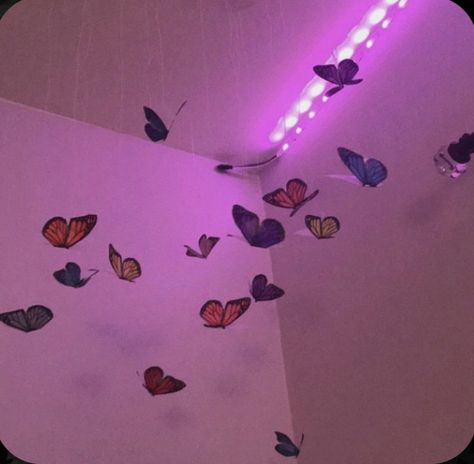 Butterfly Room Decor Aesthetic, Butterfly Room Decor, Aesthetic Butterfly, Butterfly Room, Room Decor Aesthetic, Neon Room, Retro Room, Dekor Diy, Indie Room Decor