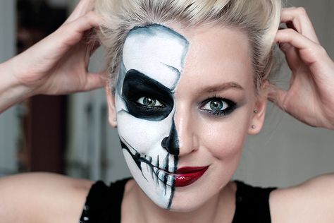 Tutorial | Simple Half Skull Glam Make-up Halloween Make-up Easy Skeleton Makeup, Skeleton Face Makeup, Halloween Makeup Tutorials, Bare Minerals Complexion Rescue, Makeup Clown, Half Skull, Skeleton Face, Skeleton Makeup, Sugar Skull Makeup