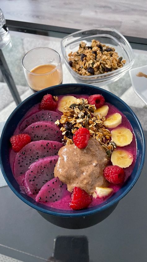 Dragon Fruit Acai Bowl, Dragonfruit Smoothie Bowl, Smoothie Bowl Aesthetic, Dragon Fruit Bowl, Bowl Aesthetic, Dragon Fruit Smoothie, Acai Fruit, Drink Aesthetic, Food Inspo