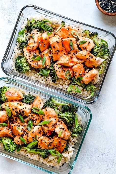 Chicken And Broccoli Meal Prep, Broccoli Meal Prep, Broccoli Meal, Broccoli Dishes, Honey Sriracha Chicken, Sriracha Chicken, Prep Bowls, Chicken And Broccoli, Lean Meals