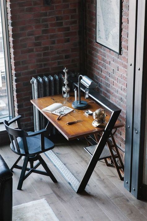 an industrial desk of wood and metal looks rather masculine and vintage Steel Furniture Industrial, Rustic Renovations, Industrial Interior Office, Diy Industrial Furniture, Industrial Design Furniture, Vintage Industrial Decor, Vintage Industrial Furniture, Industrial Interior Design, Luxury Furniture Brands