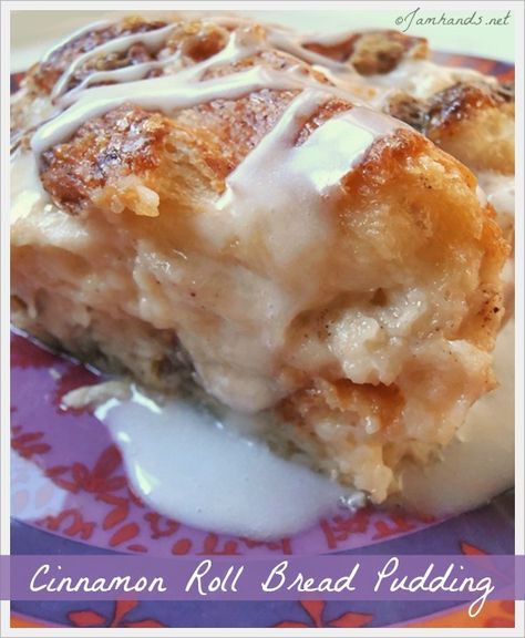 Cinnamon Roll Bread Pudding, Puding Roti, Cinnamon Roll Bread, Cinnamon Roll Casserole, Hot Bread, Bread Pudding Recipe, Cinnamon Rolls Recipe, Köstliche Desserts, Dessert Bread