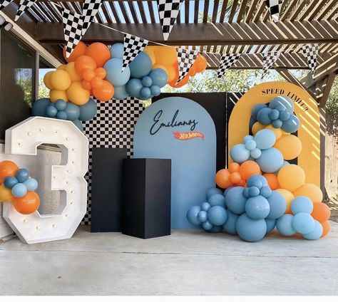 Mclaren Birthday Party, Monster Jam Party Decorations, Birthday Party Balloon Decorations, Hot Wheels Themed Birthday Party, Truck Party Decorations, Monster Jam Birthday Party, Monster Jam Birthday, Hotwheels Birthday Party, Cars Birthday Party Decorations