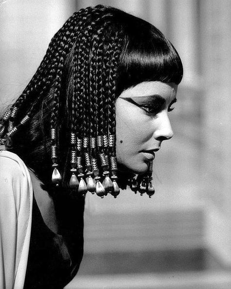 Elizabeth Taylor, Cleopatra Cleopatra Quotes, Egyptian Hairstyles, Cleopatra 1963, Edward Wilding, Elizabeth Taylor Cleopatra, Jeanne Crain, Candid Photo, Egyptian Beauty, Quotes Wisdom