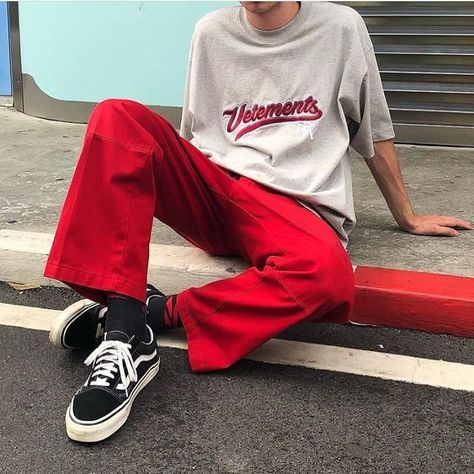 Outfit Pantalon Rojo, Streetwear Outfit Men, Skater Boy Outfits, Black N Red, Black Streetwear, Instagram London, Red Pants, Red Outfit, Dope Outfits