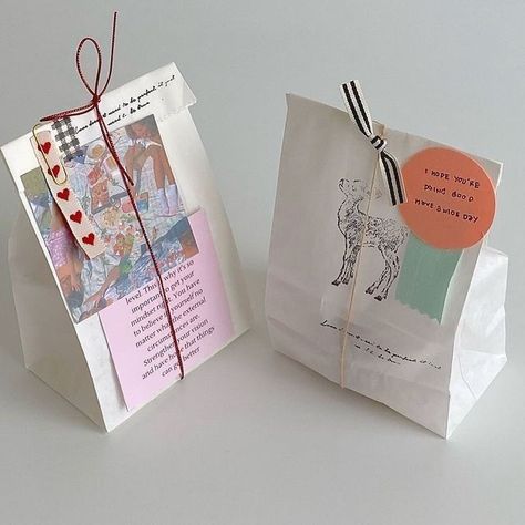 Branded Gift Ideas, Gift Wrapping Design, Gift Giving Aesthetic, Aesthetic Gifts Ideas, Creative Gifts For Boyfriend Diy, Wrapping Gifts Ideas Creative, Gift Card Wrapping, Package Gift Ideas, Gifting Aesthetic