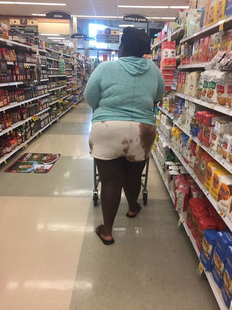 These Brown And White Tie-Die Shorts Funny Pics Of People, Funny Walmart Pictures, Pics Of People, Epic Fail Pictures, Clothing Fails, Walmart Pictures, Epic Clothing, Walmart Funny, Funny People Pictures