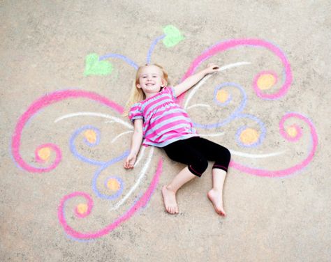 Sidewalk Chalk Photos, Chalk Art Quotes, Chalk Photography, Chalk Pictures, Chalk Photos, Chalk Activities, Fun Chalk Art, Chalk Ideas, Chalk Design