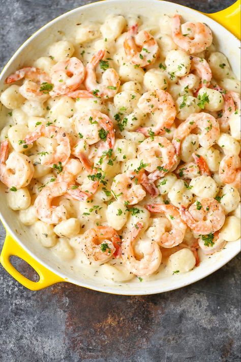 Shrimp and Gnocchi with Garlic Parmesan Cream Sauce - Damn Delicious Shrimp And Gnocchi, Garlic Parmesan Cream Sauce, Gnocchi Dishes, Parmesan Cream Sauce, Cream Sauce Recipes, Easy Fish Recipes, Gnocchi Recipes, God Mat, Think Food