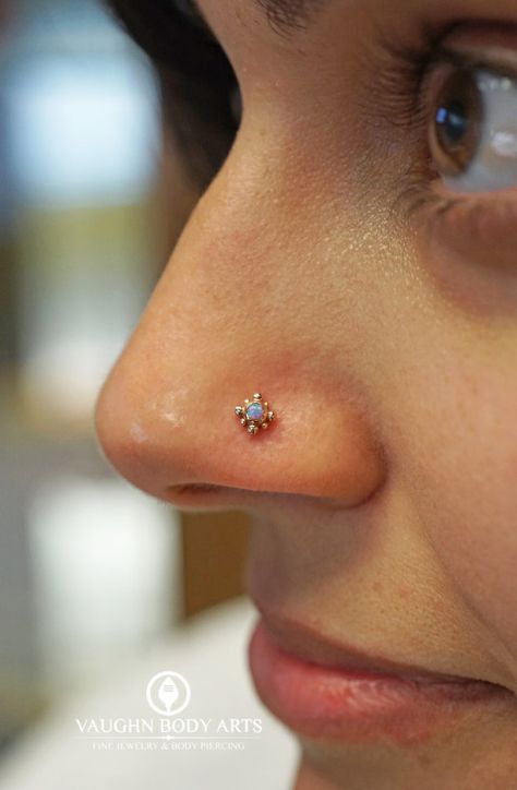 Preppy Nose Piercing, Cute Nose Piercings Aesthetic, Nose Jewels, Cute Nose Piercings, Nose Ring Jewelry, Gold Nose Ring, Nostril Piercing, Diamond Nose Stud, Nose Piercing Stud