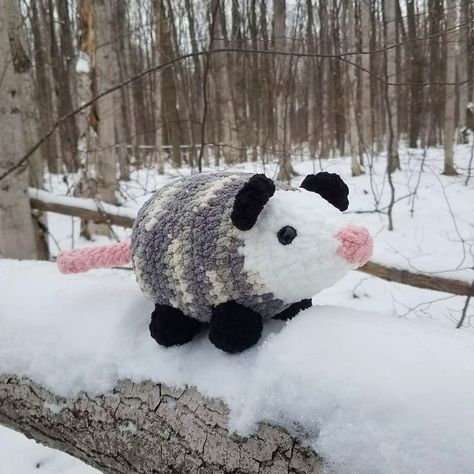 Crochet Opposum Pattern, Winter Crochet Amigurumi, Crochet Opossum Free Pattern, Opposum Crochet, Possum Crochet Pattern Free, Opossum Crochet Pattern Free, Crochet Possum Free Pattern, Possum Crochet Pattern, Crochet Possum