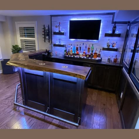 Garage Bar Ideas, Home Bar Plans, Custom Home Bars, Basement Bar Design, Bar Deco, Rooms Modern, Home Bar Areas, Home Bar Rooms, Modern Home Bar