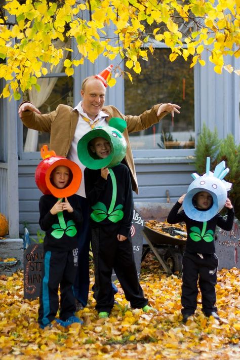 Pea Shooter Costume, Pea Shooter, Group Halloween Costume Ideas, Diy Lighthouse, Halloween Customs, Zombie Halloween Costumes, Halloween Board, Cute Group Halloween Costumes, Zombie Birthday