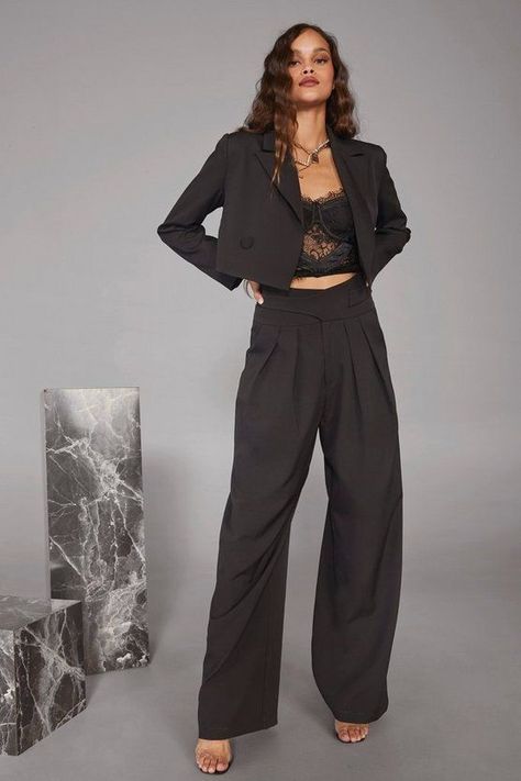 4d6e4749289c4ec58c0063a90deb3964desc50979174ri Living In London, Quoi Porter, Woman Suit Fashion, Prom Suits, Prom Outfits, Cropped Blazer, Suit Fashion, Mode Inspiration, Looks Vintage